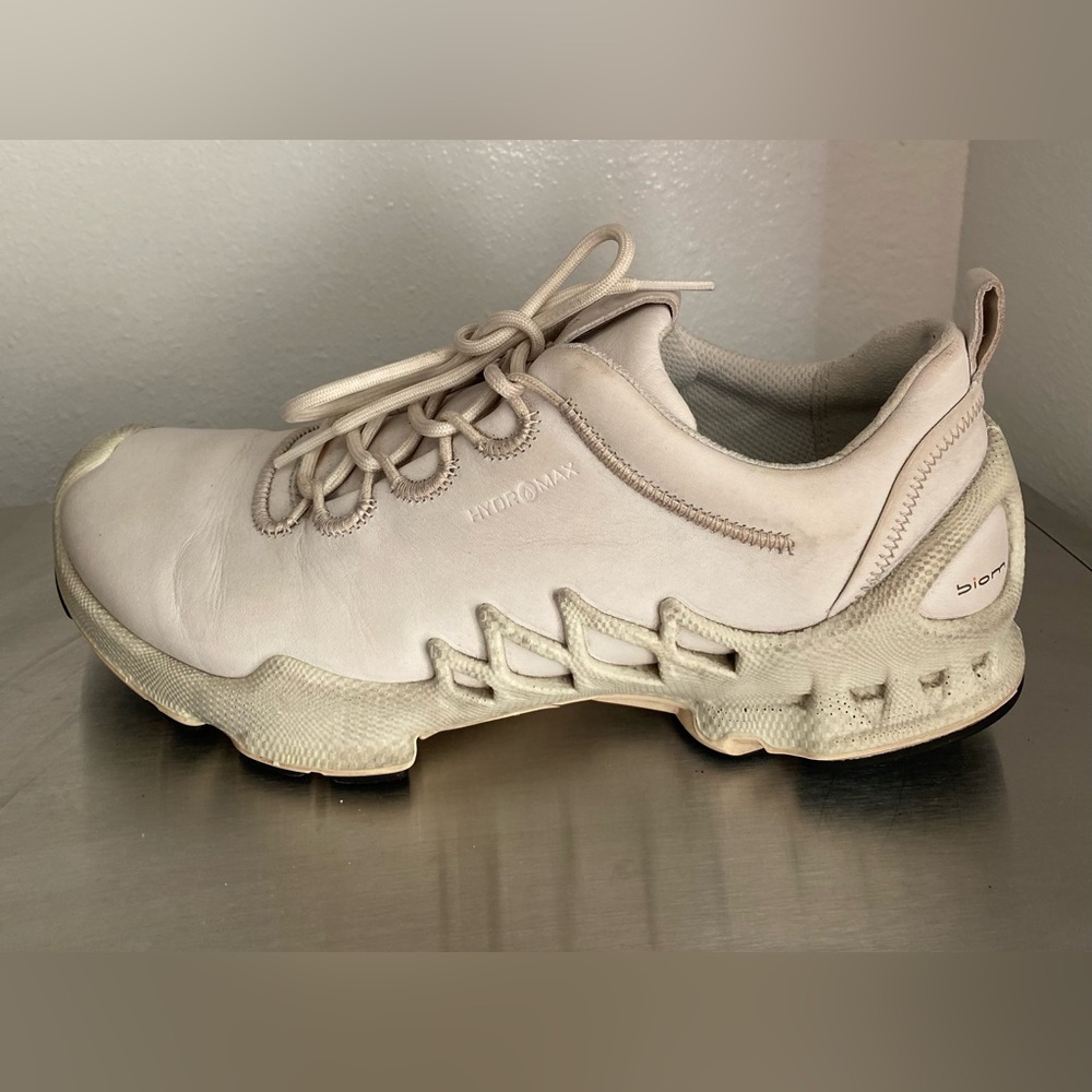 ECCO .. WOMENS WHITE ATHLETIC SHOES - Picture 7 of 12